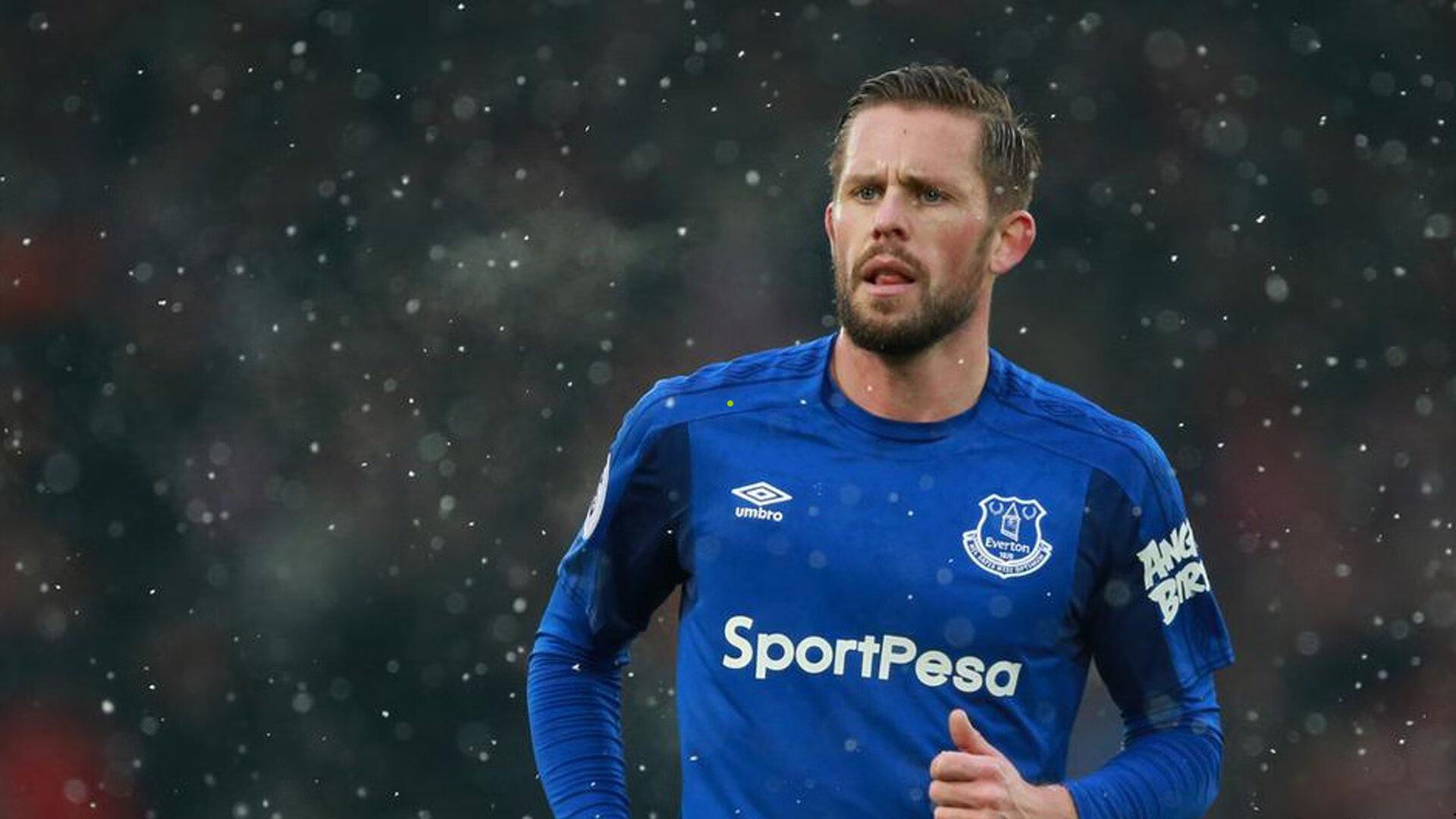 凯尔登遭詹姆斯封盖误伤面部，关键三分造东契奇四犯成比赛转折点